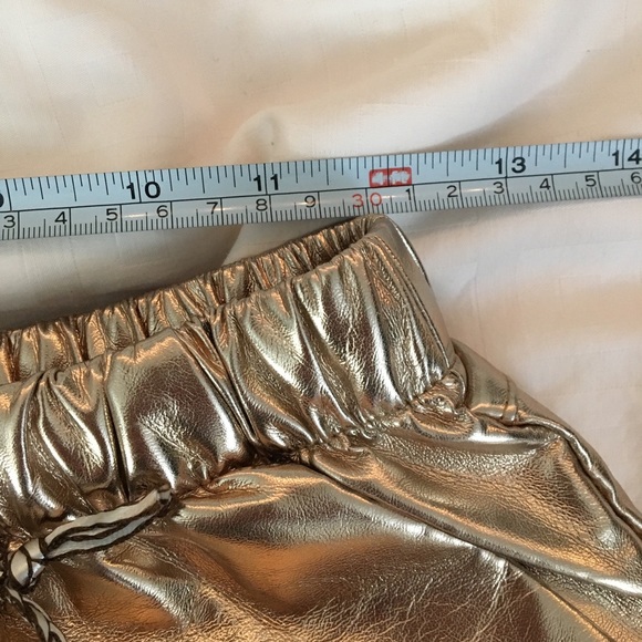 Rose Gold Shorts with Pockets and Drawstring - Picture 5 of 8